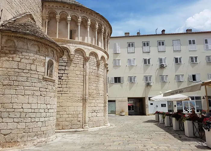 Modern Old Town - *