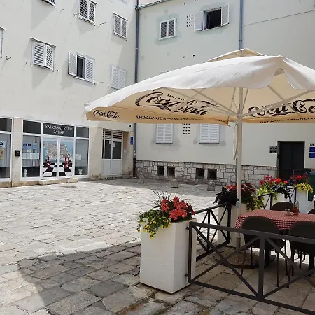 Modern Old Town - דירה