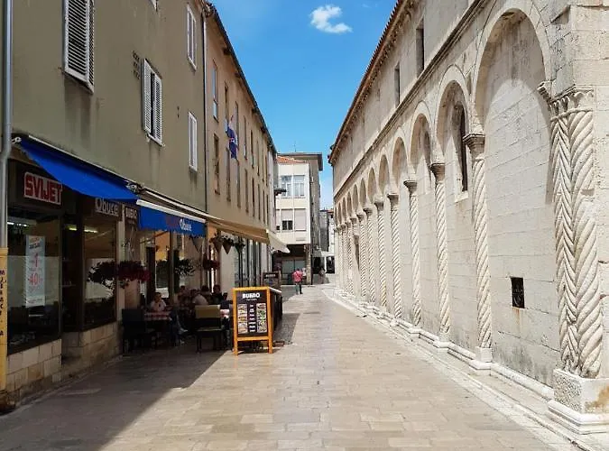 Апартаменты Modern Old Town -